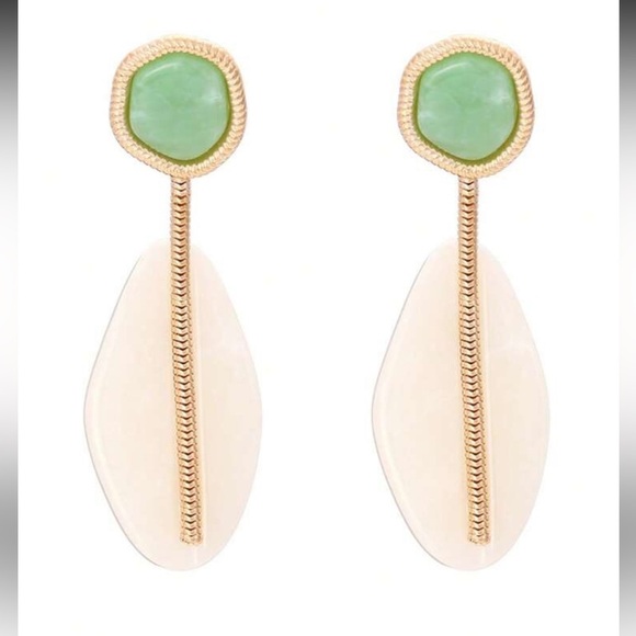 Zara Geometric Resin Earrings - Picture 4 of 7